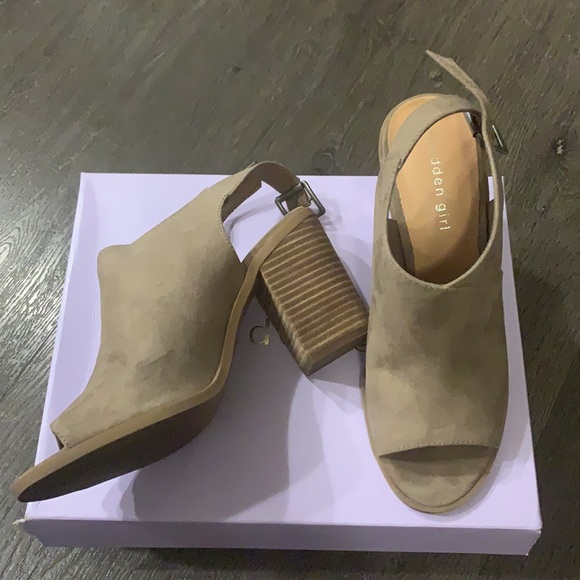 Madden Girl Taupe Shooties - Picture 4 of 9